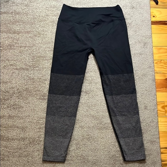 Lululemon Women’s Ebb to Street Tight Shine Legging Size 6 - Picture 2 of 9